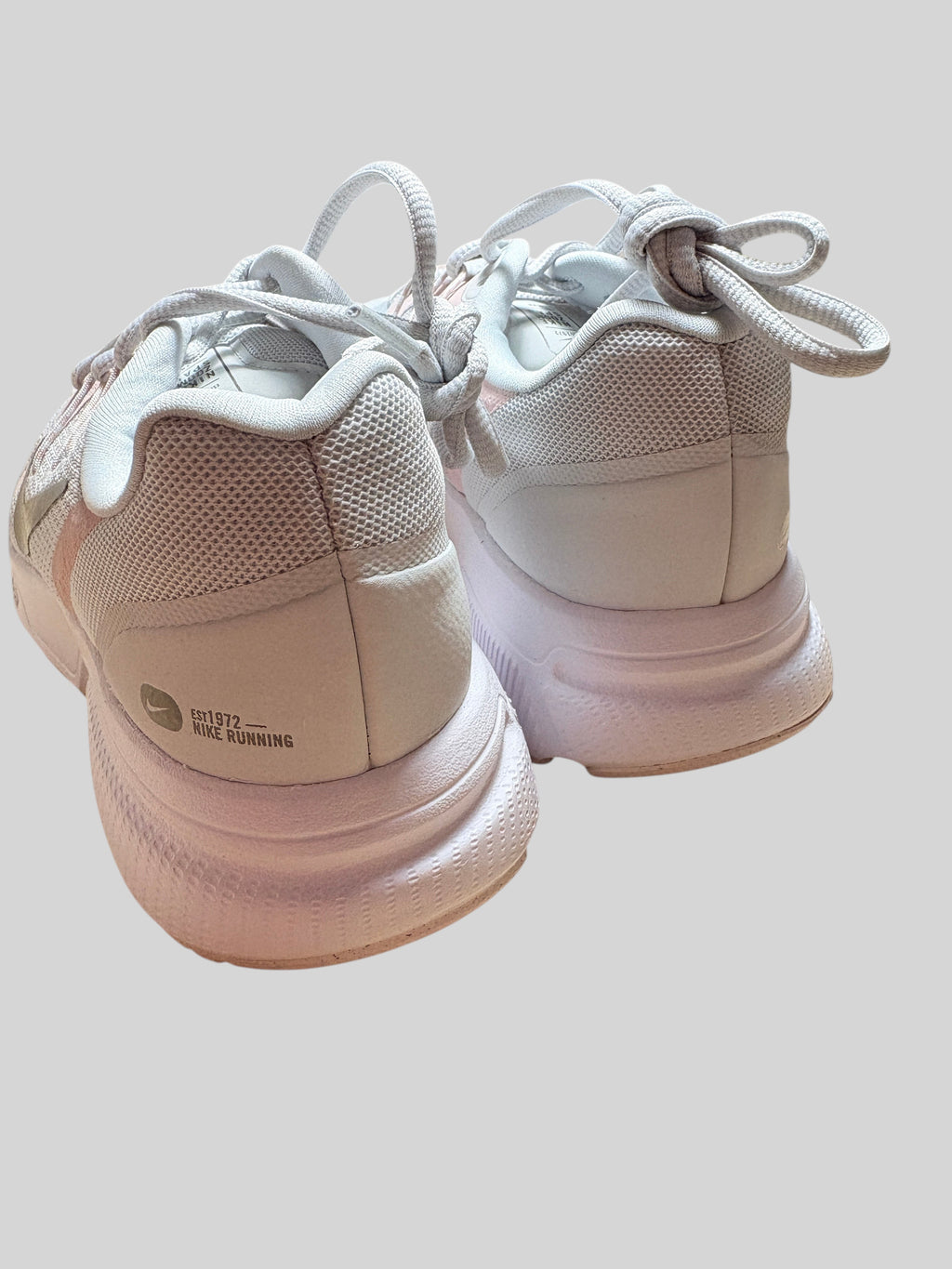 Vue arrière des baskets FASHION SC Nike Zoom Span 3 Photon Dust Grey en mesh respirant avec semelle en mousse