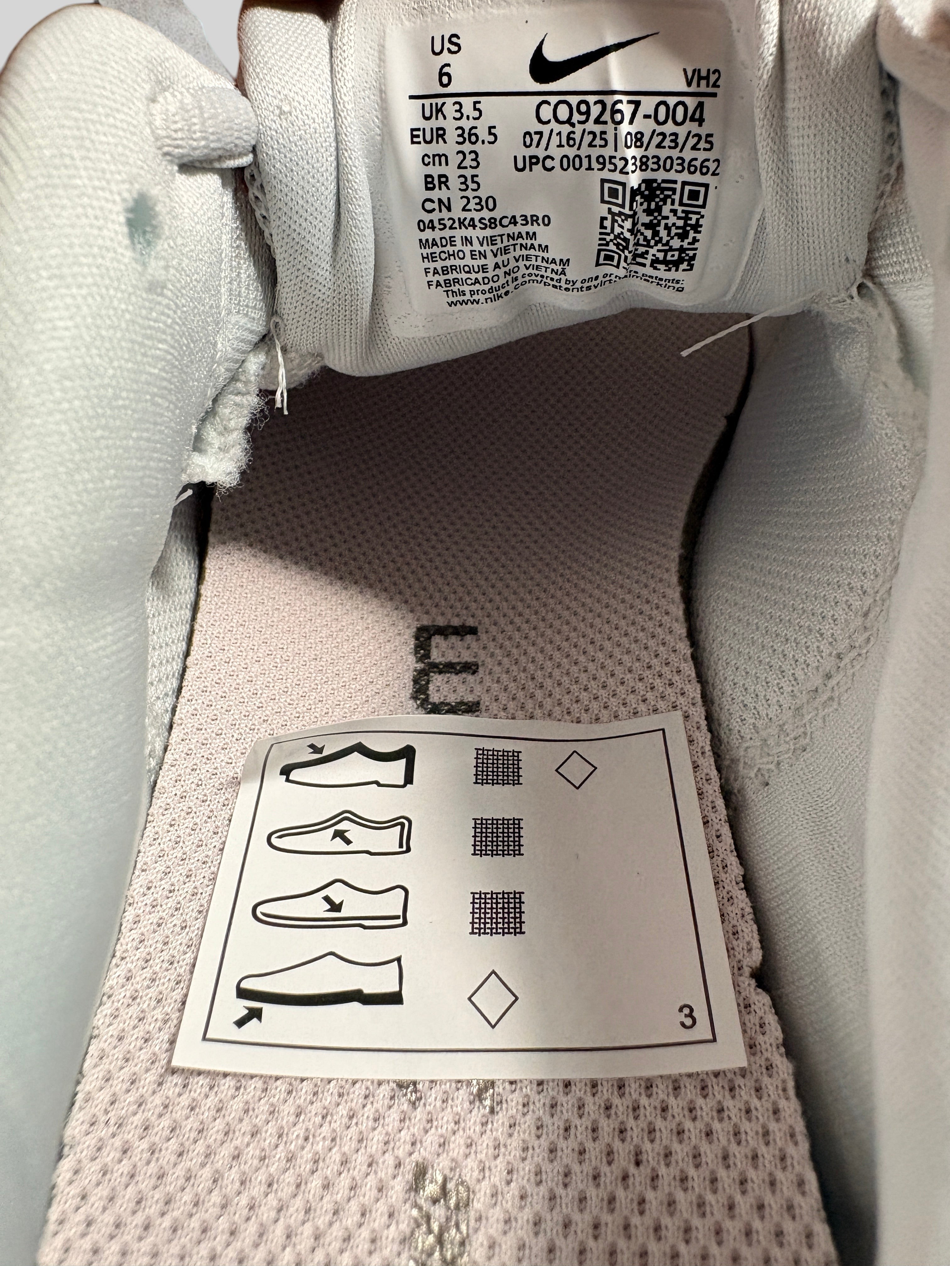 Étiquette intérieure de la chaussure Nike Zoom Span 3 Photon Dust Grey chez FASHION SC montrant la taille 36.5