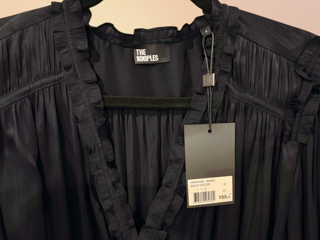 Robe courte noire The Kooples en viscose fluide avec détails volantés au col, neuve avec étiquette, vendue par FASHION SC
