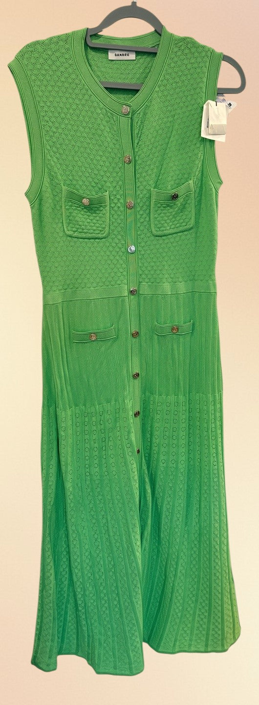 Robe midi FASHION SC Sandro Tuileries verte en maille texturée sans manches avec boutons métalliques et poches