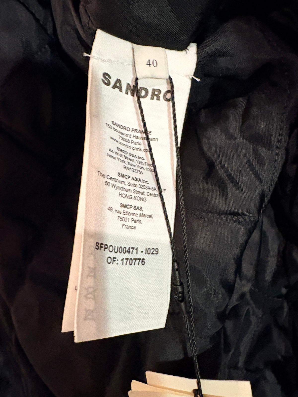 Étiquette de marque Sandro sur un manteau-surchemise FASHION SC, montrant la taille 40 et la référence SFPOU00471
