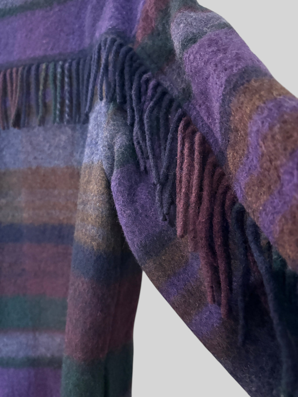 Manteau-surchemise FASHION SC Sandro Dome en laine à carreaux violet et vert avec détails à franges