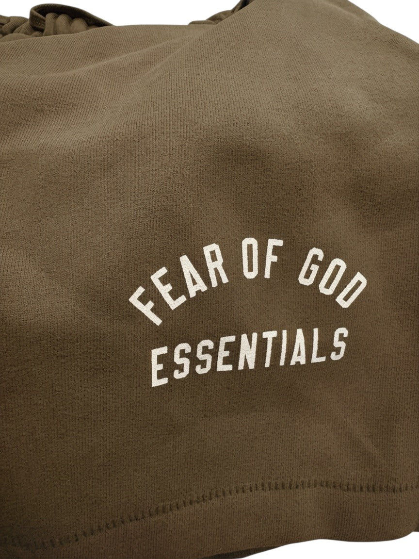 Short de sport FASHION SC Fear of God ESSENTIALS en molleton kaki Military avec logo imprimé blanc