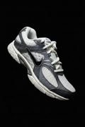 Nike V5 RNR GS – 3/4 Avant Fond Noir