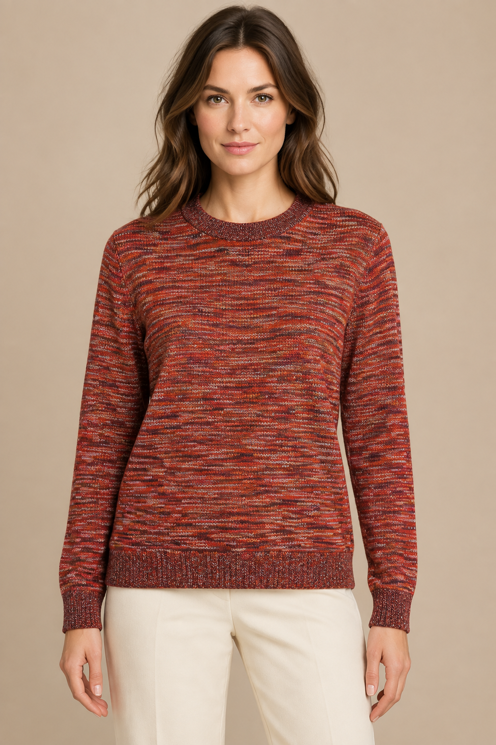 Pull multicolore porté par une femme
