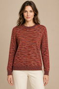 Pull multicolore porté par une femme