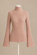 Pull sur mannequin blanc, fond taupe crème