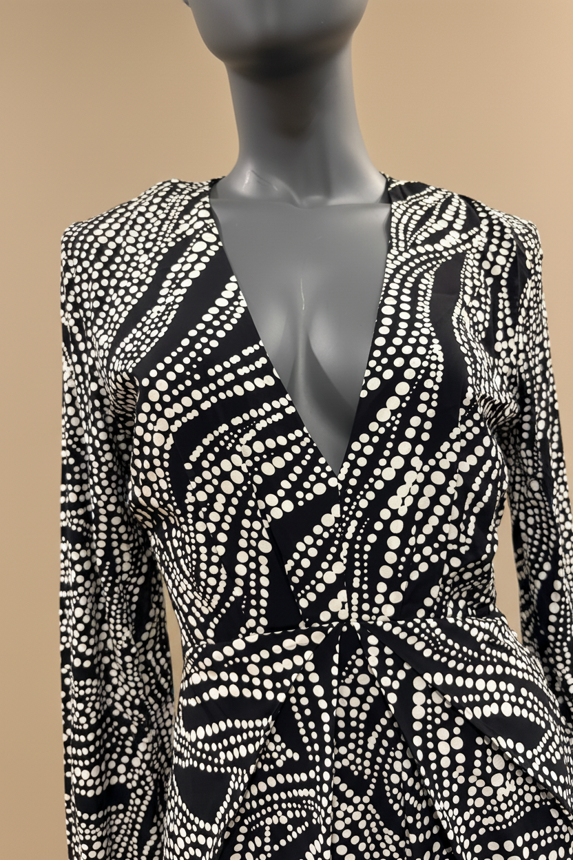 Robe pois encolure